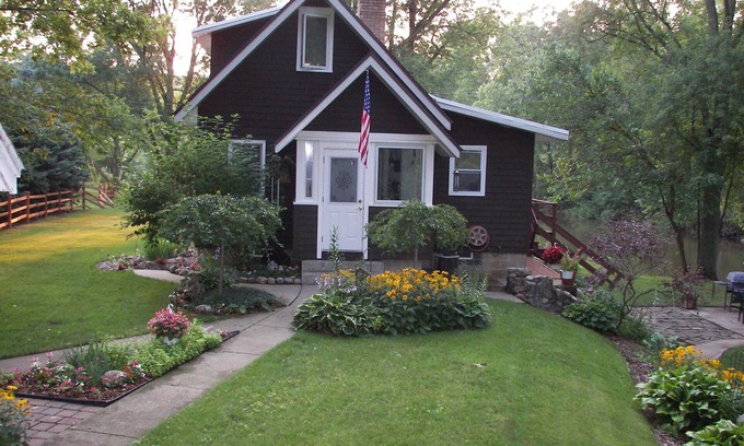 Alaska Cottage | The River House of Alaska, Michigan located Southeast Grand Rapids, pet friendly