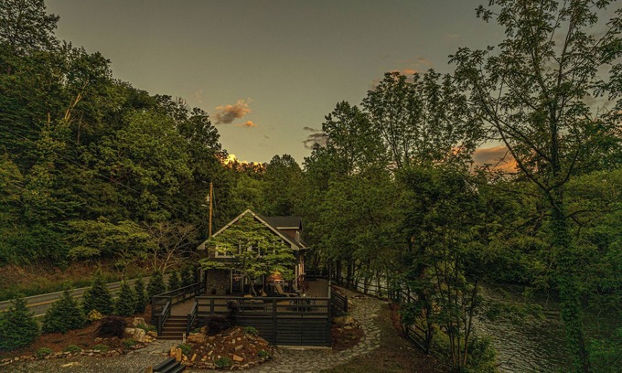 Whittier House | The River House on the Tuckasegee River near Bryson City, NC