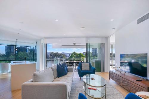 West End Apartment | 'The Riveredge' Chic Resort-Style Luxury near CBD