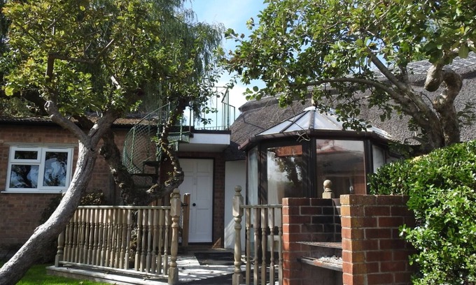 New Forest District House | The Riverside Studio at Old Bridge Cottage , Ringwood, New Forest