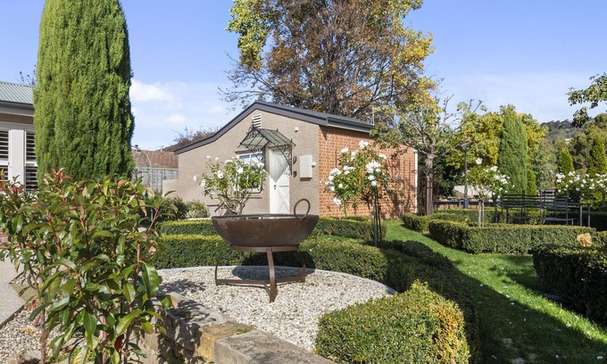 Sandy Bay Bed & Breakfast | The Rivulet