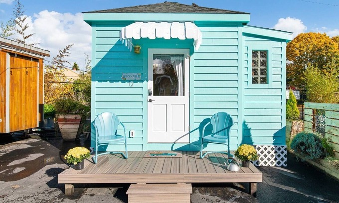 Kerns Hotel | The Rock n Roll - Custom Tiny Home w/1950's Vibe