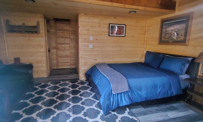 Apple Valley Cabin | The Rocky Mountain Mountain Cabin: Charming 2-bedroom cabin in Apple Valley
