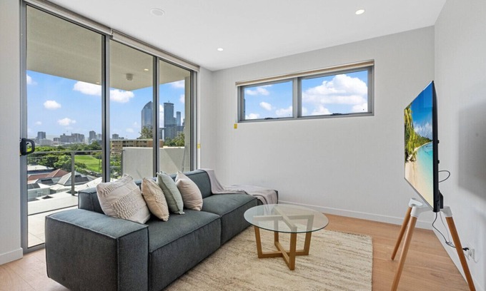 Kangaroo Point Apartment | The Roocrest - Kangaroo Point Brand New LUX 2BR *Parking/Netflix*