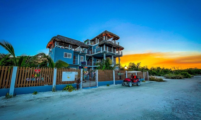 Caye Caulker Apartment | The rooftop views will leave you breathless—a 360-degree sea view to the horizon