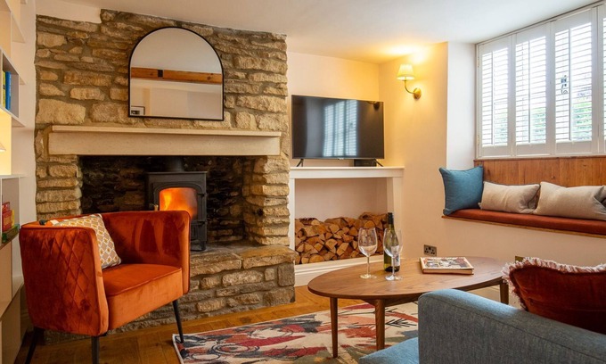 Coln St Aldwyns Cottage | The Roost at Coln - Dog Friendly Romantic Retreat