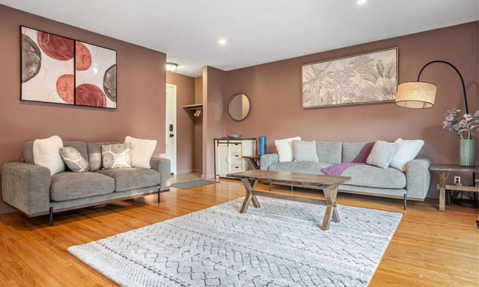 Southeast Calgary House | The Rosy Larch | Pet + Family Friendly | Central