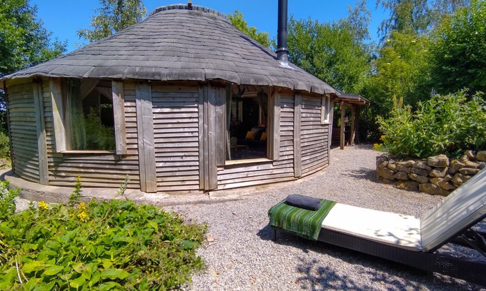 Radstock Cottage | THE ROUNDHOUSE, character holiday cottage in Stratton-On-The-Fosse