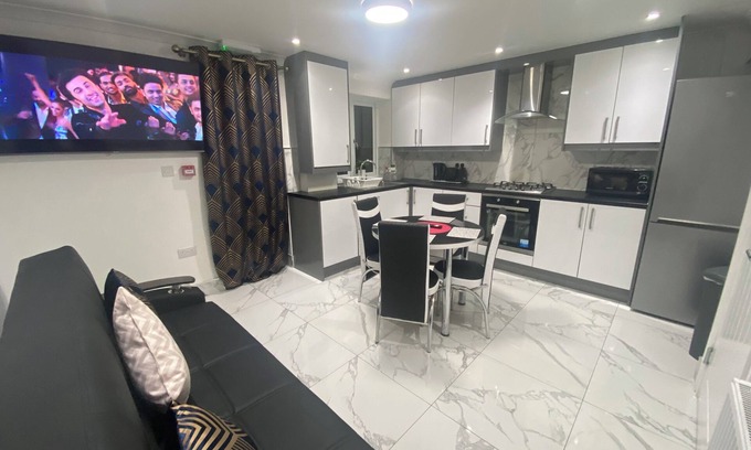 Townfield Apartment | THE ROYAL BOUTIQUE PICCADILLY LODGE BY LONDON HEATHROW