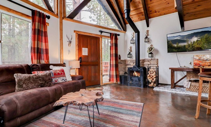 Fox Farm Cabin | The Rusthy Bear by Destination Big Bear : Luxury! Internet! Great Central Location! Propane BBQ!