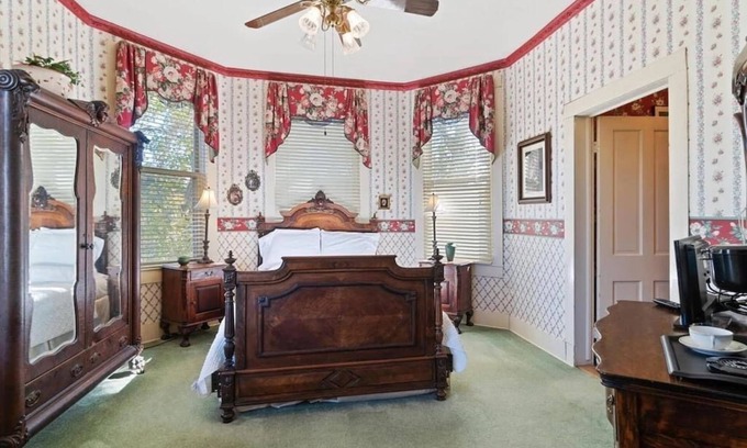 Bonham House | The Sam Rayburn Suite at Four Winds