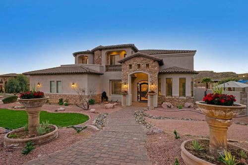 East Mesa House | The Sanctuary - 6BR Home
