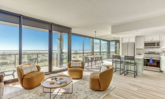 Seaside Resort | The Sand & Sea Condos - Oceanfront