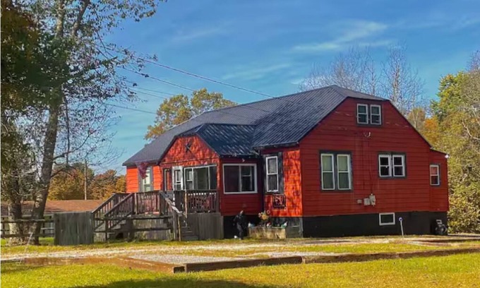 Summerlee House | The Sasquatch Retreat: Cozy 3BR Near Adventures!