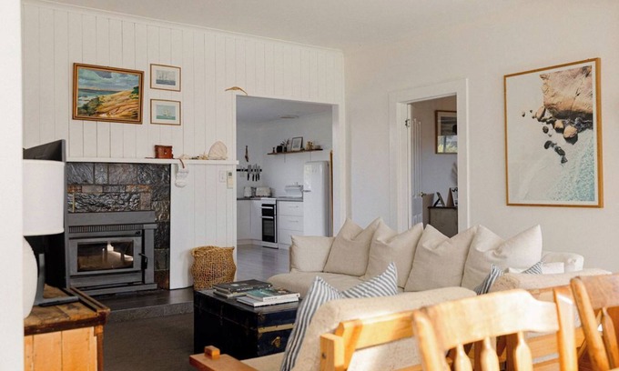 Bicheno House | The Sea Keeper Bicheno | cosy seaside cottage