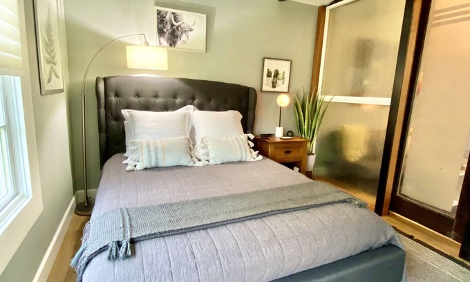 Dickinson House | The Sea Shack-Perfect For Mardi Gras, Rodeo, Blocks Away From Boat Ramp And Bay