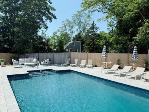 Eastham Hotel | The Seagrove Suites & Guest Rooms