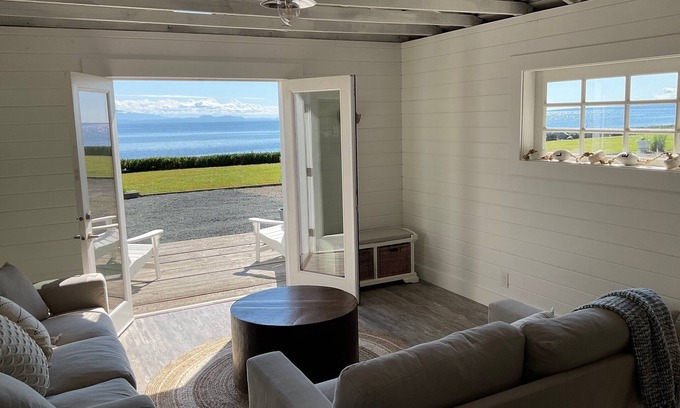 Regional District of Nanaimo Cabin | ‘The SeaShack’ - a unique beachfront stay for two