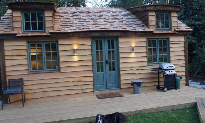 Darwin Cottage | THE SECRET COTTAGE, WESTERHAM FAMILY FRIENDLY SLEEPING UP TO 6