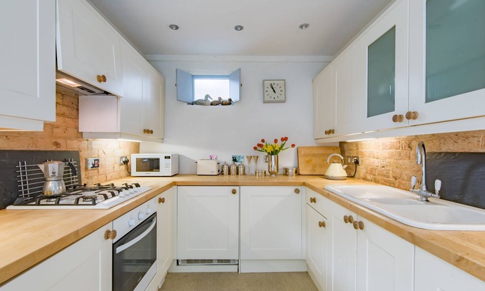 Martin Apartment | The Secret Garden, Kingsdown