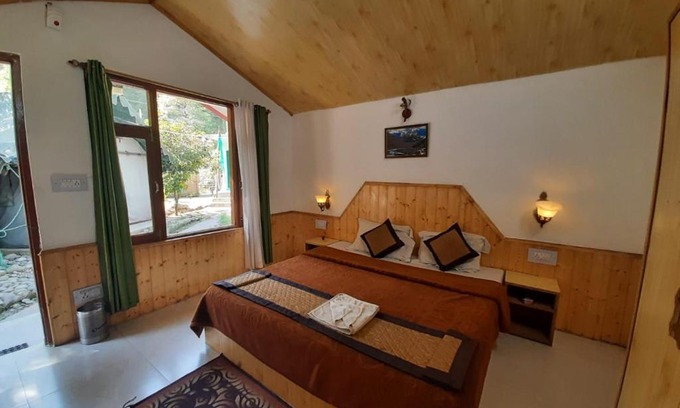 Old Manali Hotel | The Secret River - Atrangiz Cafe