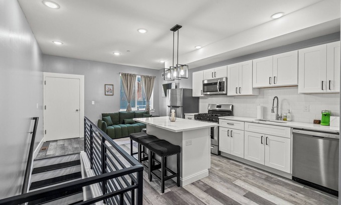 West Philadelphia Apartment | The Serenity EscapenCharming 3bd 2.5 ba Oasis