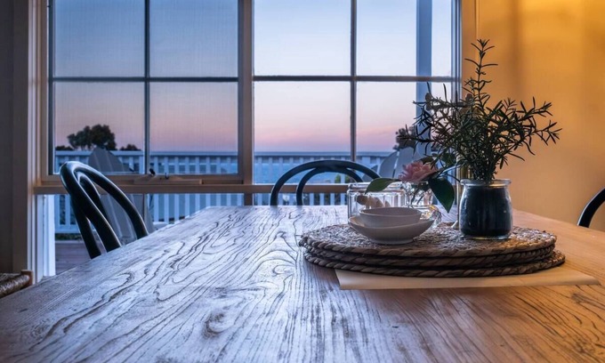 Bicheno House | The Shack - Sunny beach house - Breathtaking views!