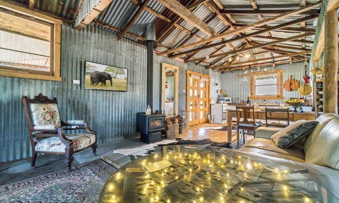 Cowra House | The Shearing Shed - Boutique Farm Stay