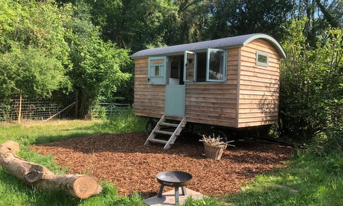 Woodfalls Apartment | The Shepherd’s Hut