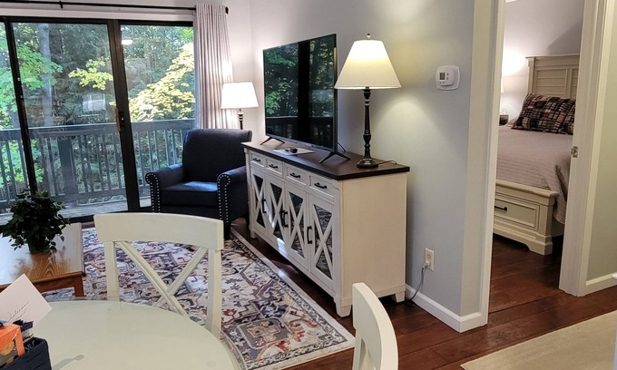 Acme Condo | The Shores Condo W/King Bed Nightly, Weekly or Monthly