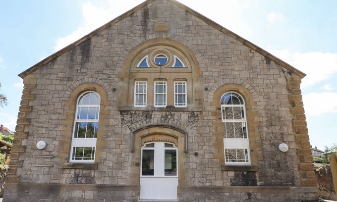 Dyserth Cottage | THE SIGMA PENTHOUSE, family friendly, with a garden in Dyserth