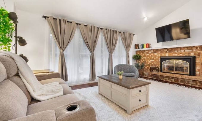 Education Hill House | The Singing Willow - Spacious Retreat near Microsoft