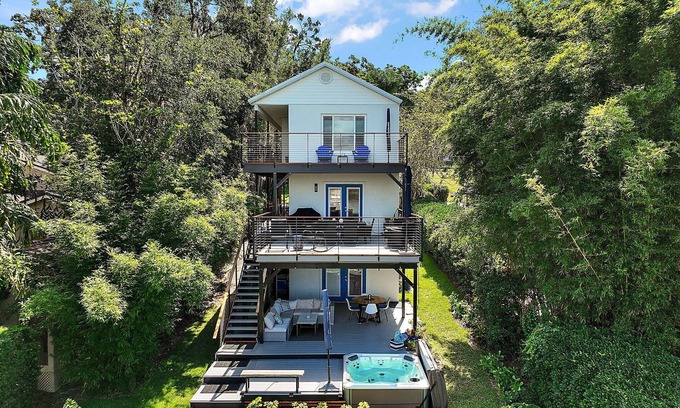 Mount Dora House | "The Skinny" on Lake Gertrude! B2G1 night free in July!