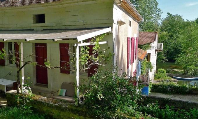 Celles House | The small station by the river