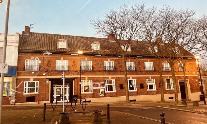 Tunstall Hotel | The Sneyd Arms Hotel