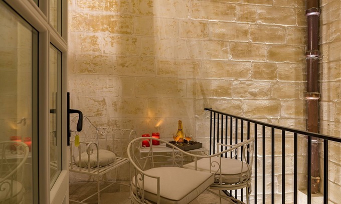 Senglea Hotel | The Snop House