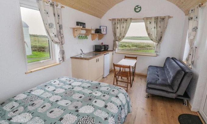 Ballyshannon Apartment | The Snuggly Sheep Shepherd Hut Campview Farm Stay