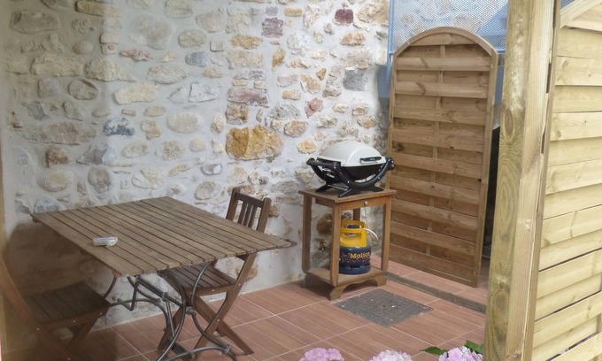 Vallon-Pont-d'Arc Cottage | The source, 30 m2 house, village center, in a renovated house with 4 flats