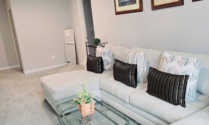 Greensboro Apartment | The spacious loft apartment 3/2 kingbed with stairs, pool and Grill sleeps 7.