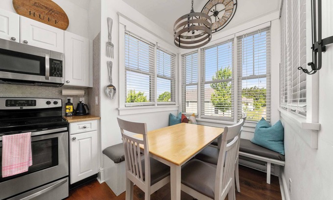 Cherry Valley House | The Sparrow - 32 Meadowview