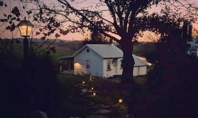 Singers Glen House | The spring house at Thistle Hollow