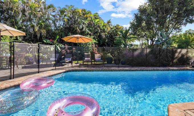 Coral Springs House | The Springs - Pool, Pets, Designer Kitchen & Work Stations (Desks, Monitors, Chairs)