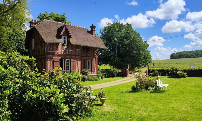 Harcanville House | The Squirrel House