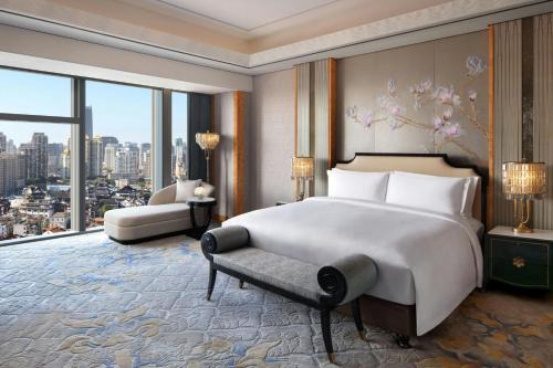 Downtown Shanghai Hotel | The St. Regis on the Bund, Shanghai