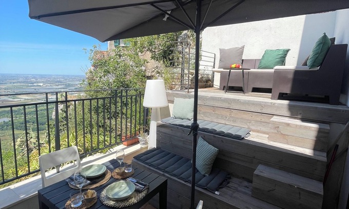 Norma House | The Stable and Barn suites with breathtaking views of Ninfa Garden and Circeo