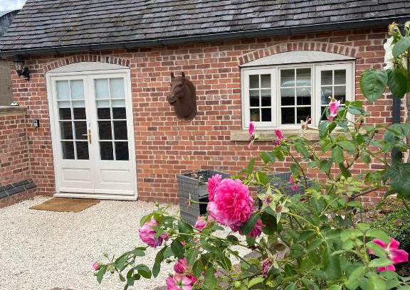 Barrow upon Trent Apartment | The Stable Loft. NEC, Airport