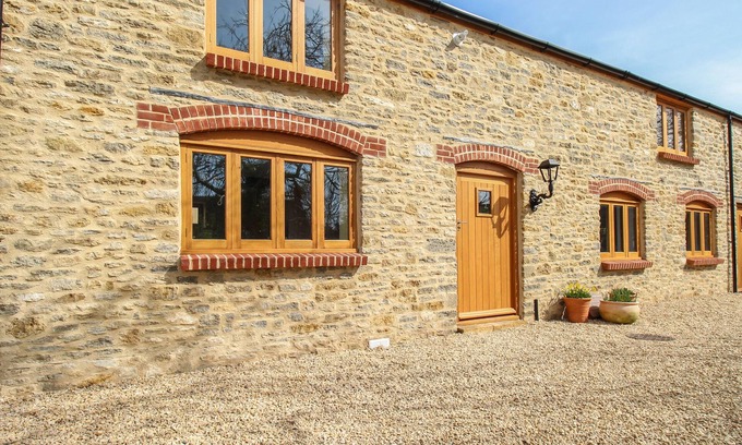 Burton Bradstock Cottage | THE STABLES, BURTON BRADSTOCK, family friendly in Burton Bradstock