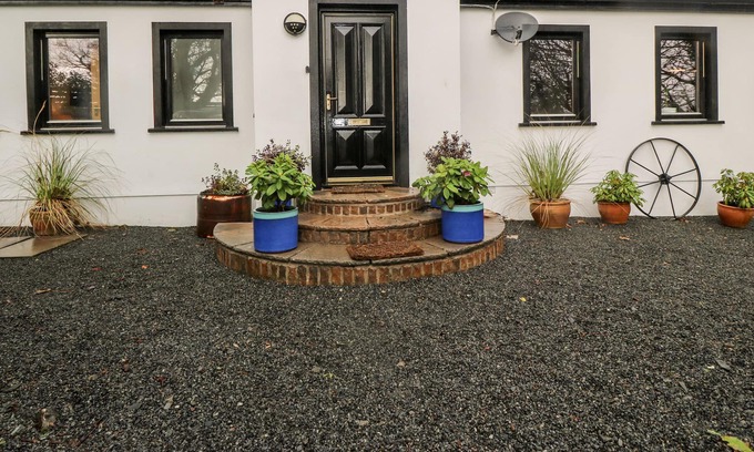 Stoneykirk Cottage | THE STABLES, family friendly, with a garden in Sandhead