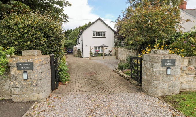 Saint Athan Cottage | THE STABLES, family friendly, character holiday cottage in St Athan