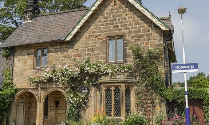Ruswarp Cottage | THE STATION HOUSE, pet friendly, character holiday cottage in Ruswarp